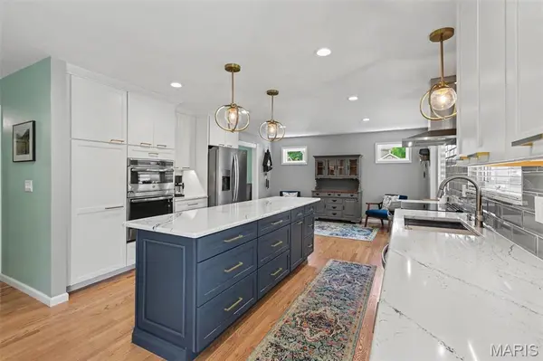 5639 Cliff Cave Crossing DR, St Louis, MO 63129