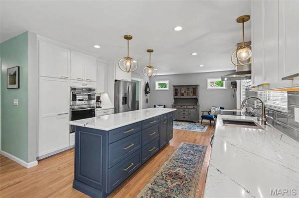 5639 Cliff Cave Crossing DR, St Louis, MO 63129