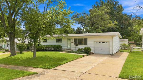 1560 Starling DR, Florissant, MO 63031