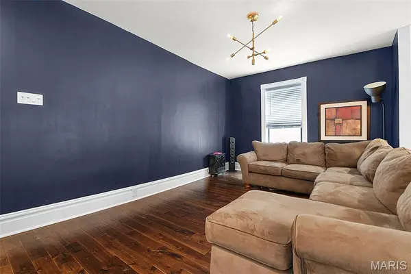 4631 Washington AVE, St Louis, MO 63108