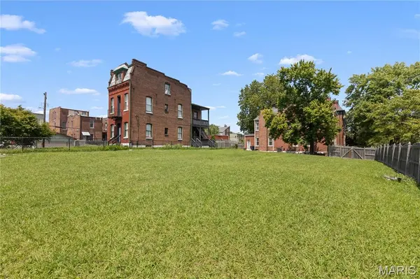 2211 Shenandoah AVE, St Louis, MO 63104