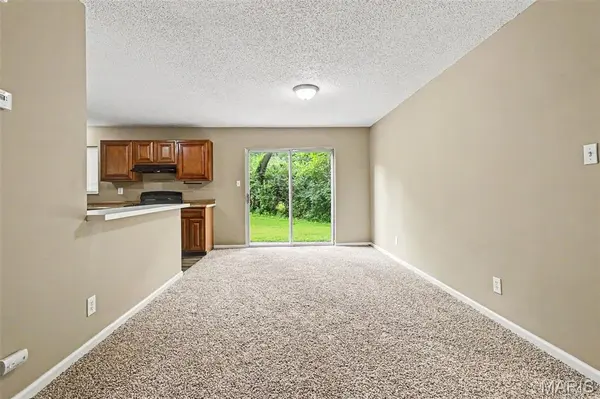 6692 Lesli Mari CT, Florissant, MO 63033