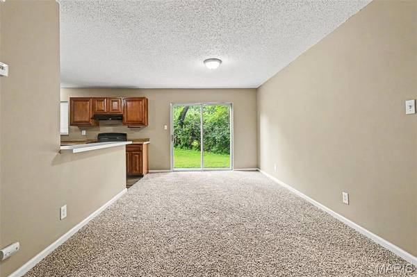 6692 Lesli Mari CT, Florissant, MO 63033
