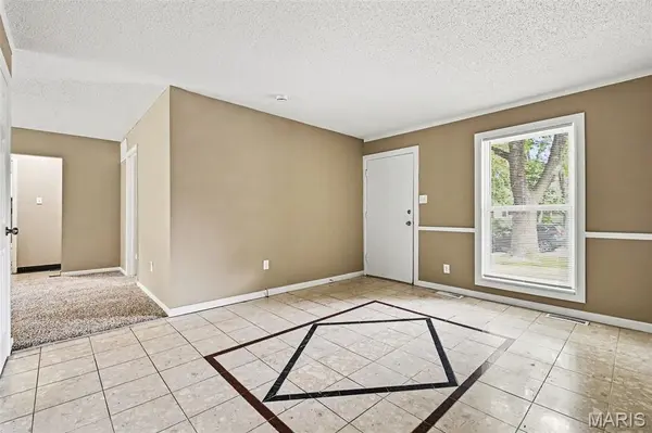 6692 Lesli Mari CT, Florissant, MO 63033