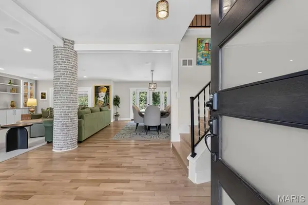 12237 Ladue RD, Creve Coeur, MO 63141