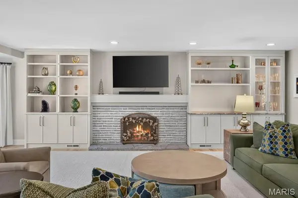 12237 Ladue RD, Creve Coeur, MO 63141