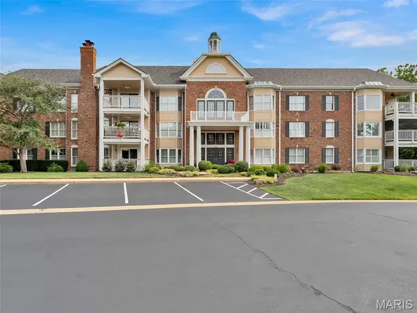 208 Ambridge CT #206, Chesterfield, MO 63017
