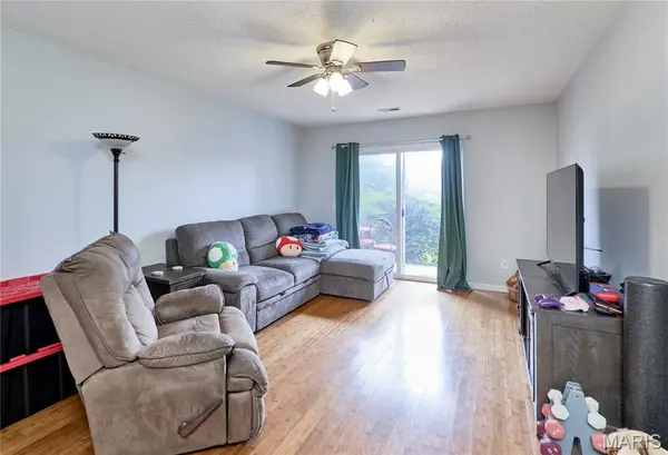 1626 Summergate Pkwy #E, St Peters, MO 63303