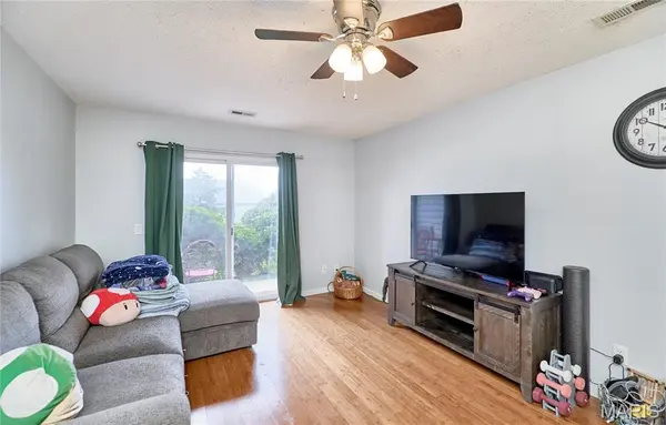 1626 Summergate Pkwy #E, St Peters, MO 63303