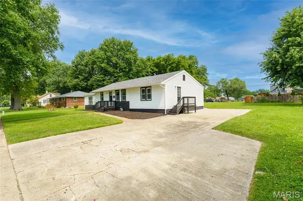 2431 Pine ST, Granite City, IL 62040