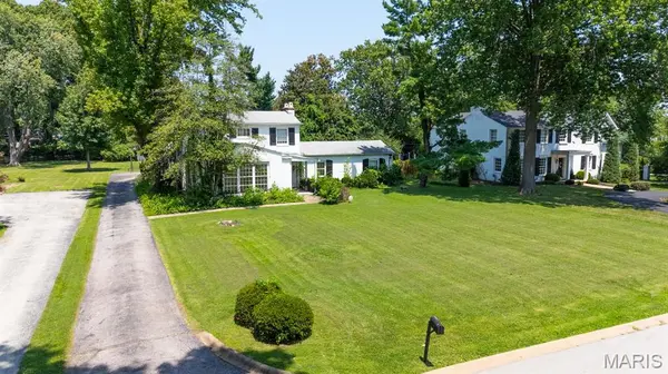 5 Lindworth DR, Ladue, MO 63124
