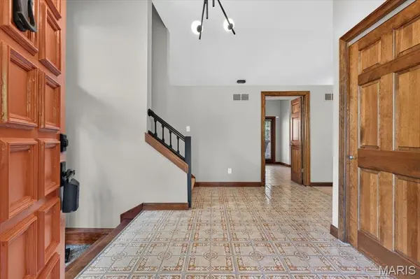 11441 Ladue RD, St Louis, MO 63141