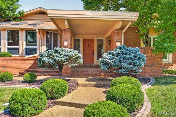 11441 Ladue RD, St Louis, MO 63141