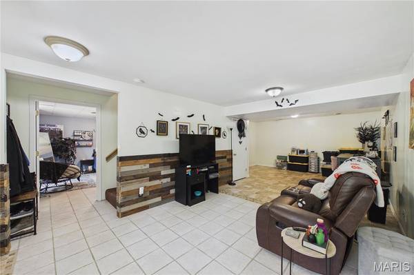 1031 Palmer LN, Imperial, MO 63052