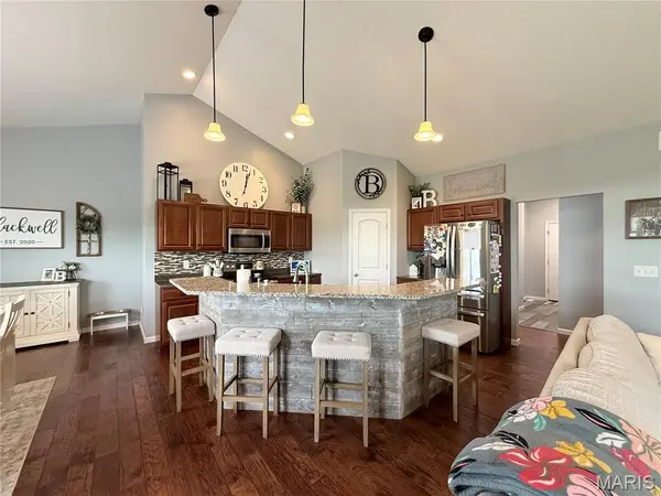 268 Gabrielle CIR, Bethalto, IL 62010