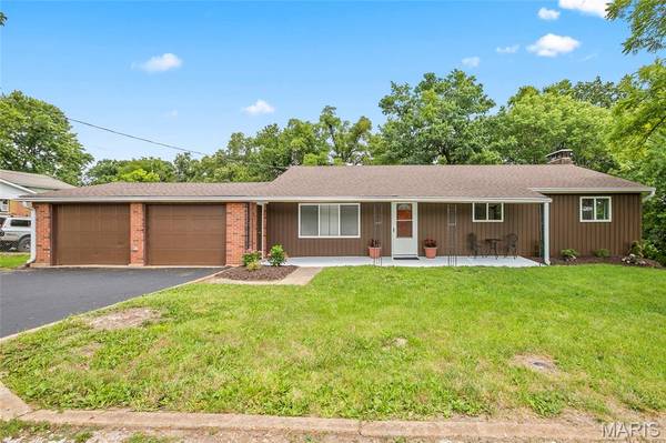 317 Vasel DR, Fenton, MO 63026