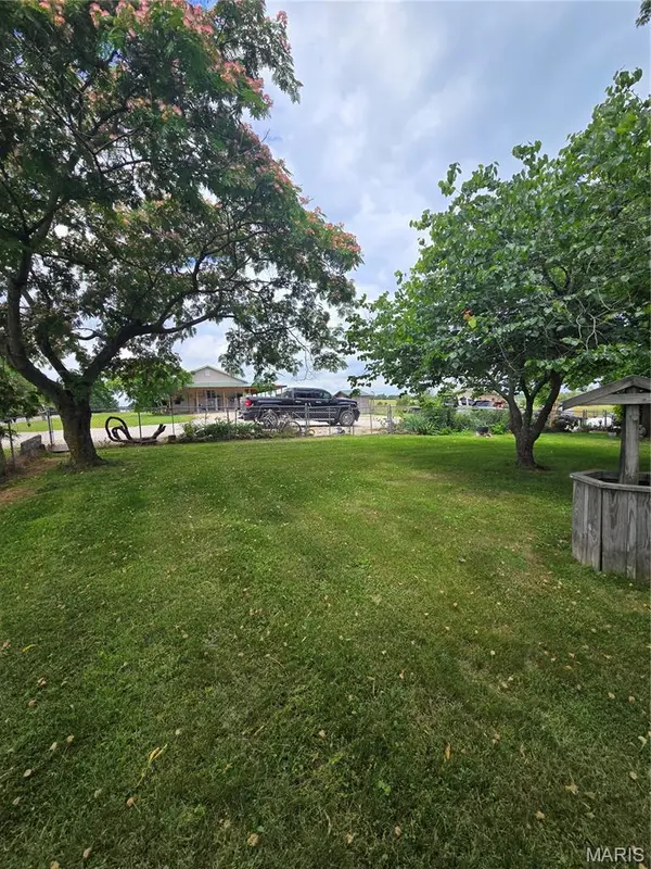 6405 State Route Mm, Birch Tree, MO 65438