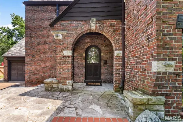 4228 Roland BLVD, Pasadena Hills, MO 63121