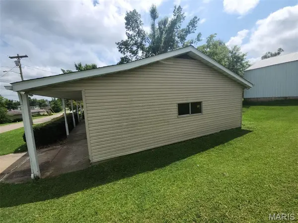 114 Edwards ST, Perryville, MO 63775