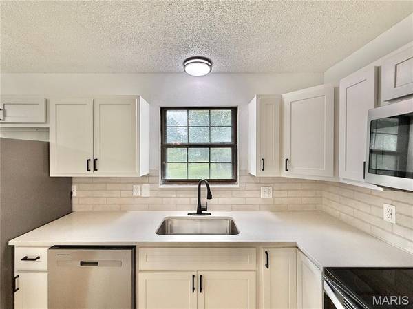 100 Pelican DR, Park Hills, MO 63601