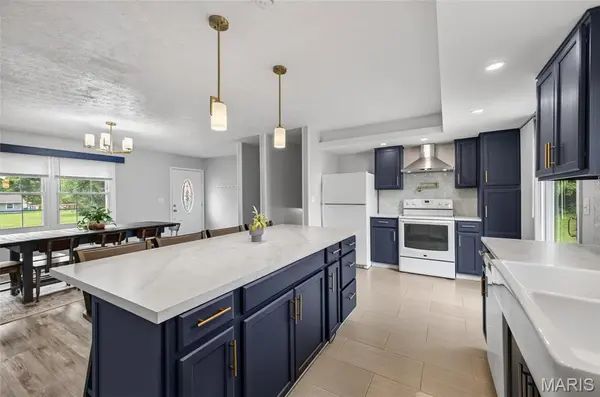 104 Ballew LN, Waynesville, MO 65583