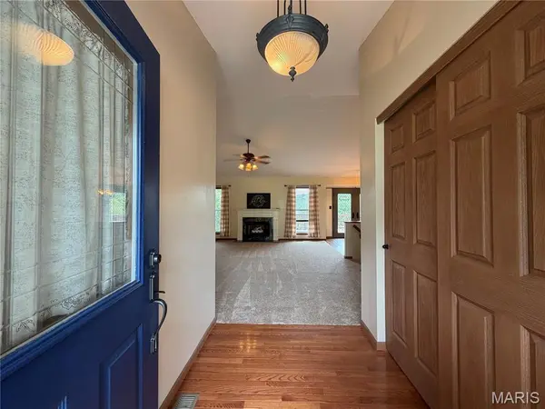 102 Winter Valley DR, Fenton, MO 63026