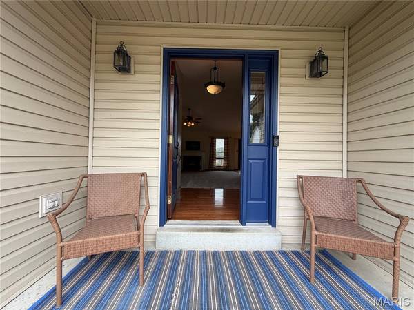 102 Winter Valley DR, Fenton, MO 63026