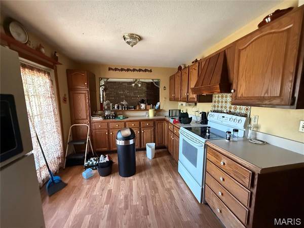 22 Victoria DR, Granite City, IL 62040