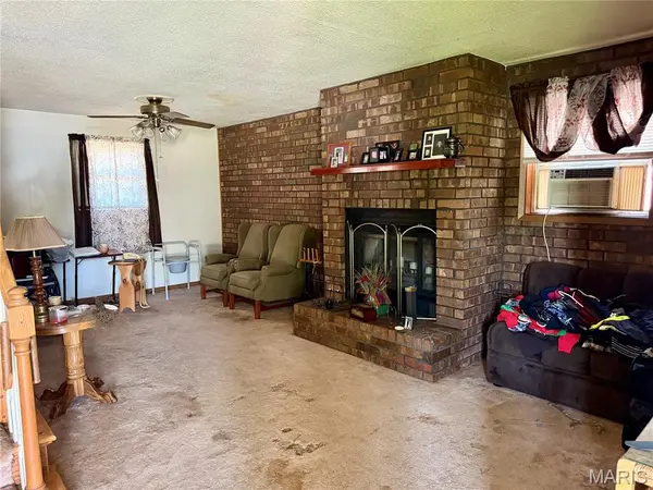 22 Victoria DR, Granite City, IL 62040