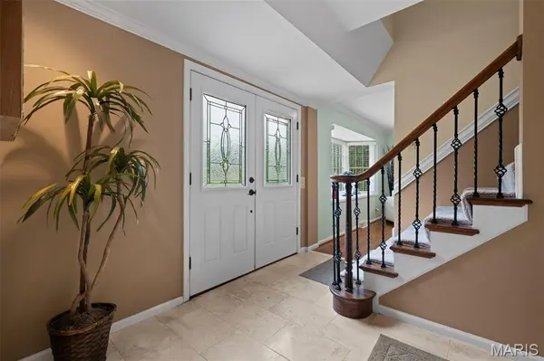 21 Meadowbrook Country Club Estate Estate, Ballwin, MO 63011