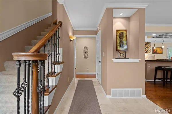 21 Meadowbrook Country Club Estate Estate, Ballwin, MO 63011