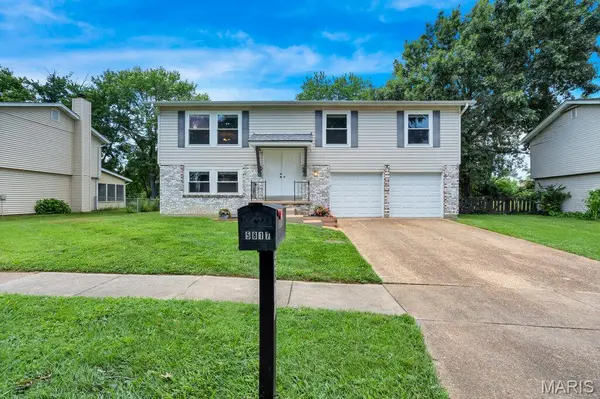 5817 Dove Meadow CT, Unincorporated, MO 63129