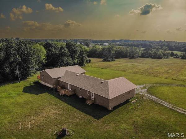 12818 Monroe Road 633, Santa Fe, MO 65282