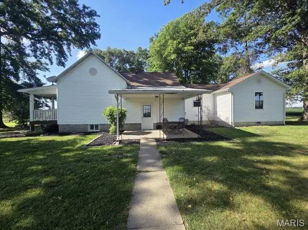 3794 Valier Carpet Rd, Tamaroa, IL 62888
