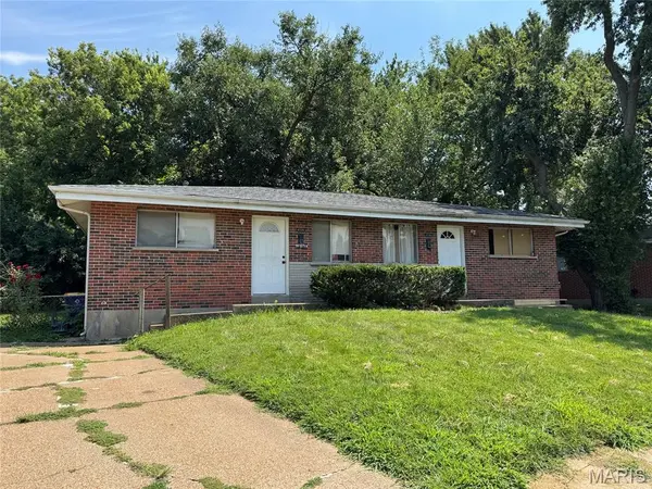 4526 Country LN, St Ann, MO 63074