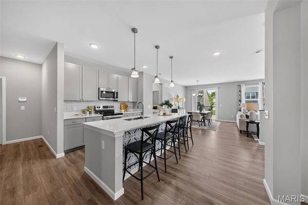 206 Knob Creek CT, Lake St Louis, MO 63367