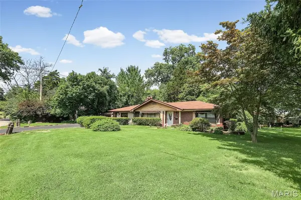 1004 Moreland DR, Belleville, IL 62223