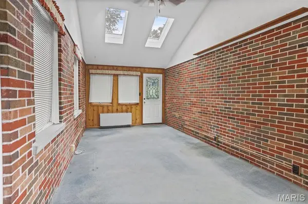 8 Linden DR, Belleville, IL 62221