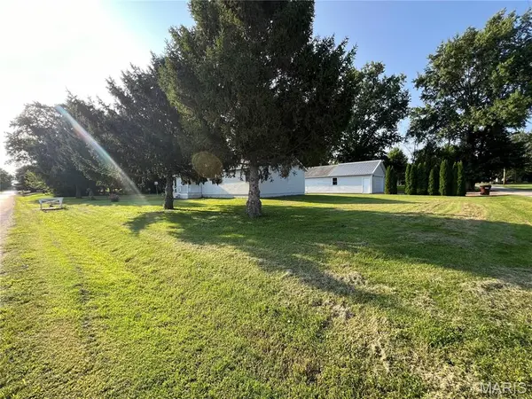 322 E Bertolino AVE, Nokomis, IL 62075