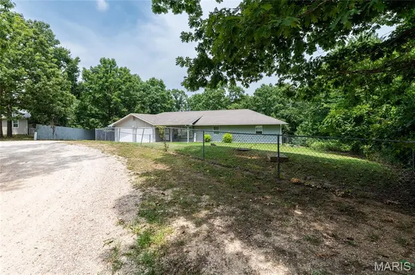 14423 Tailor RD, St Robert, MO 65584
