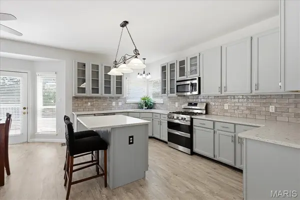 175 Beacon Point LN, Wildwood, MO 63040