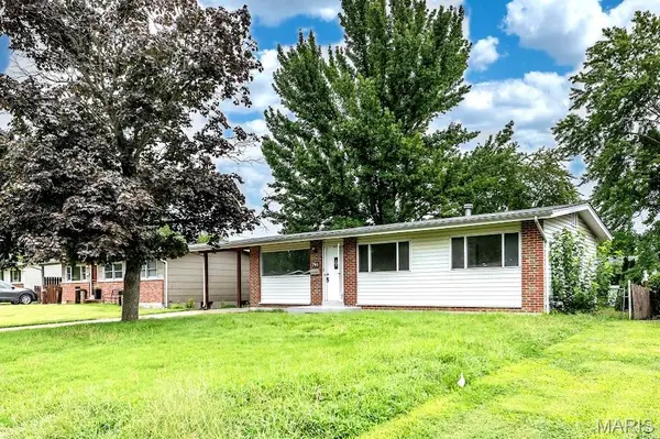 795 Bellarmine LN, Florissant, MO 63031