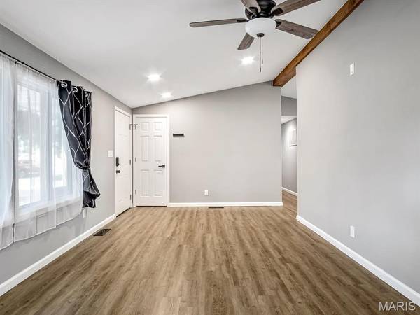 925 W Green ST, Mascoutah, IL 62258