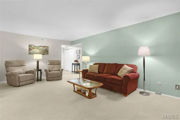 514 Coeur De Royale DR #101, St Louis, MO 63141