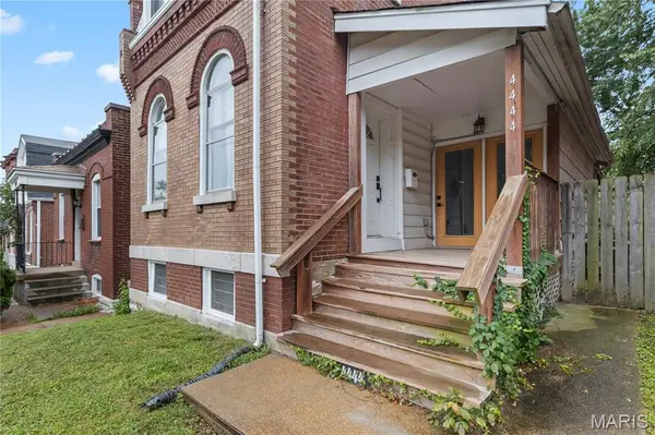 4444 Grace AVE, St Louis, MO 63116