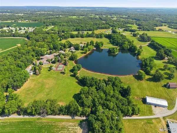 1461 Highway Ee, Winfield, MO 63389