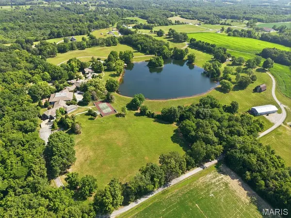 1461 Highway Ee, Winfield, MO 63389