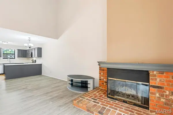 7021 Green Tee CT, St Louis, MO 63129