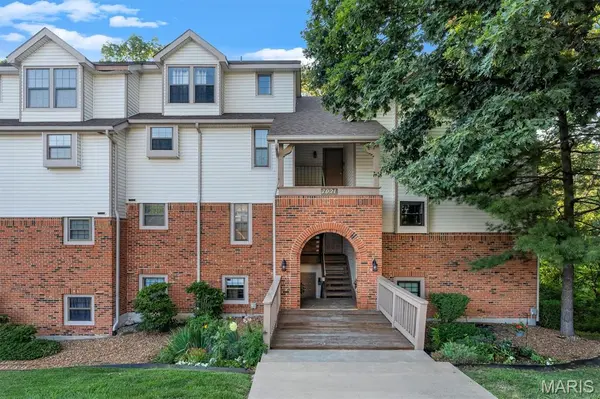 7021 Green Tee CT, St Louis, MO 63129