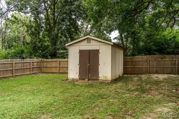670 Meadow DR, St Clair, MO 63077